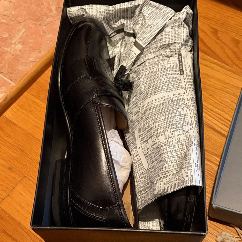 Classic Black Leather Men's Loafers Black 10.5 Wide New in Box - Picture 1 of 6